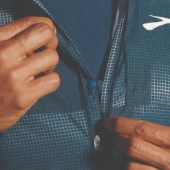 BROOKS - Men's Canopy Jacket (New Edition) 34 BROOKS - Men's Canopy Jacket (New Edition)